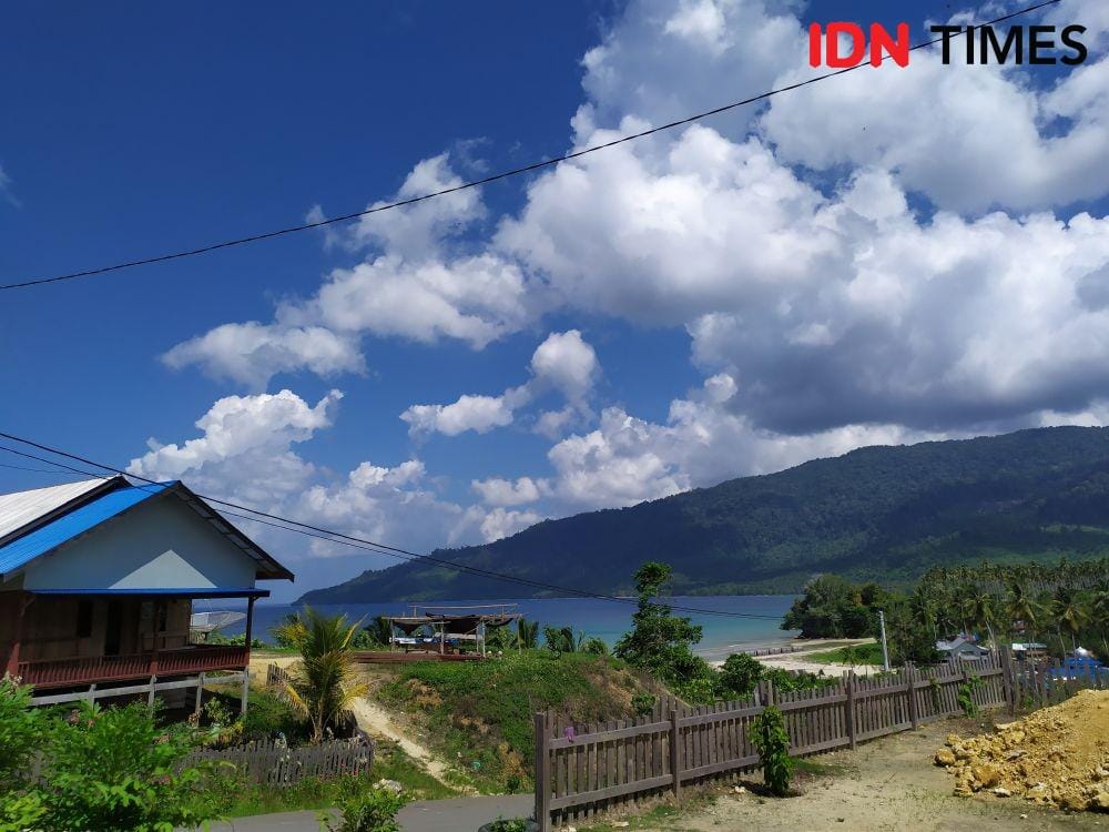 Suasana Kampung Teluk Sumbang pada siang hari (IDN Times/Yuda Almerio)