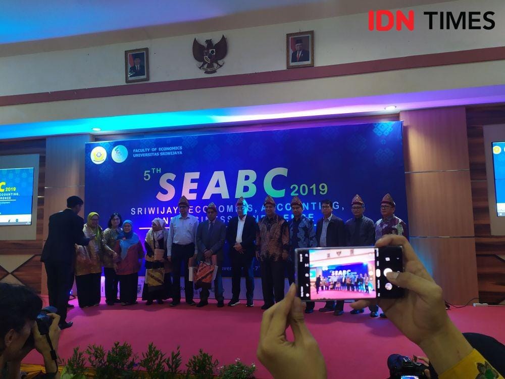 Kegiatan Society 5.0 for New Human-Centered Development: Oppurtunities and Challenges (IDN Times/Feny Maulia Agustin)