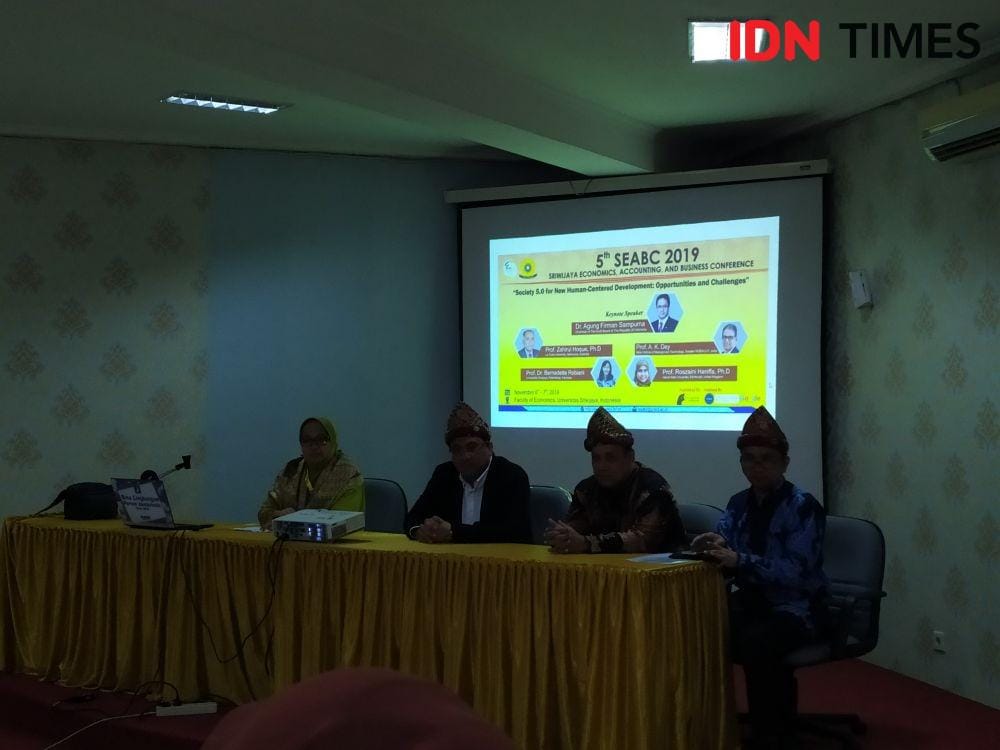 Kegiatan Society 5.0 for New Human-Centered Development: Oppurtunities and Challenges (IDN Times/Feny Maulia Agustin)