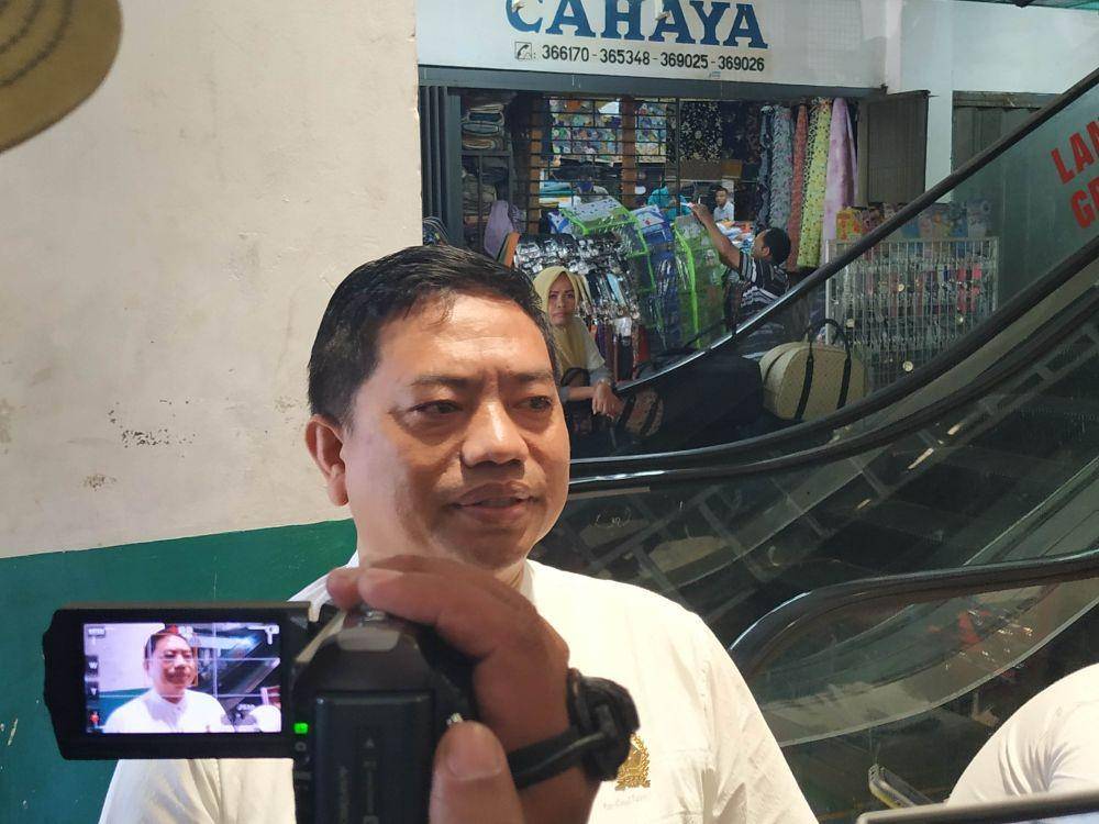 Anggota komisi B DPRD Kota Malang, Lokh Mahfud saat melakukan sidak di Pasar Besar Kota Malang, Rabu (6/11/2019). IDN Times/ Alfi Ramadana