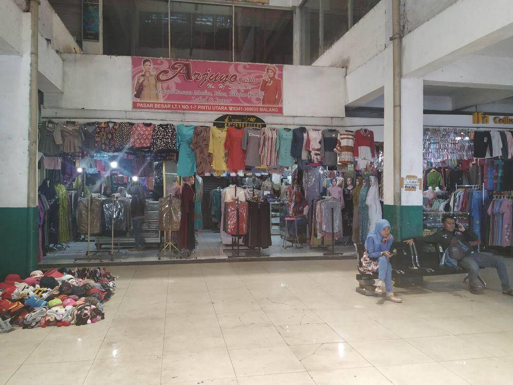 Suasana bagian depan Pasar Besar Kota Malang, Rabu (6/11/2019). IDN Times/ Alfi Ramadana