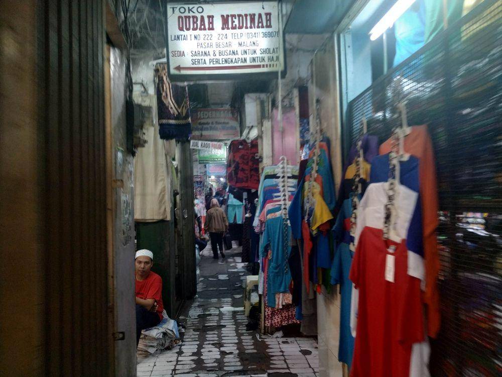 Suasana didalam pasar besar kota Malang, Rabu (6/11/2019). IDN Times/ Alfi Ramadana