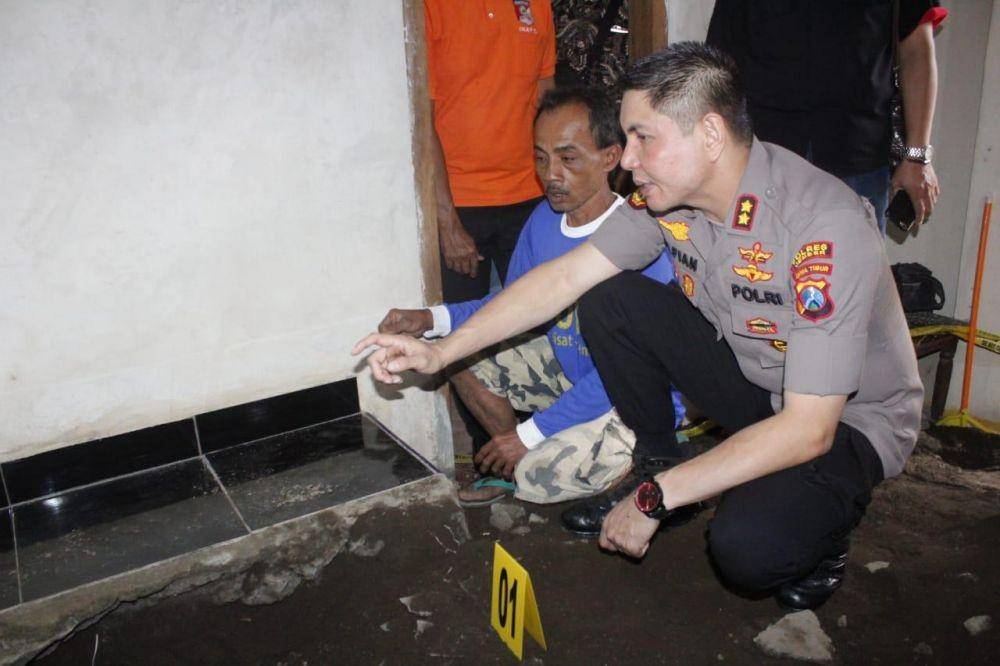 Lokasi penemuan mayat di sebuah musala di Jember. Dokumentasi Polda Jatim
