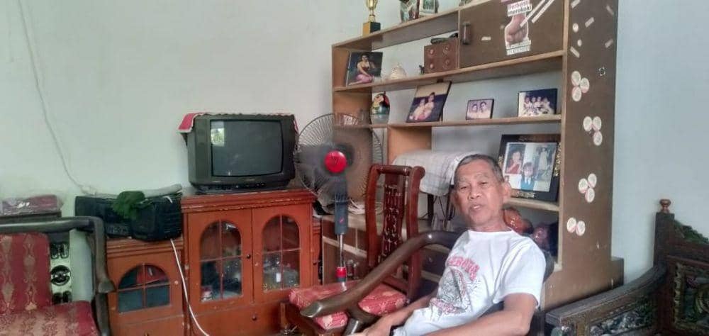 Ahmad (71), ayah Helmi saat ditemui di kediamannya, Selasa (5/11). IDN TImes/Idfy Fuadi