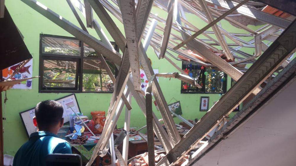 SDN Gentong Pasuruan yang ambruk. Dok. BPBD Jatim
