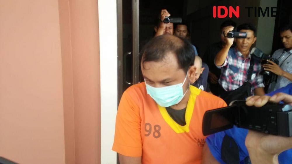 FE, tersangka kasus kartu SIM seluler ilegal. IDN Times/Surya Aditya