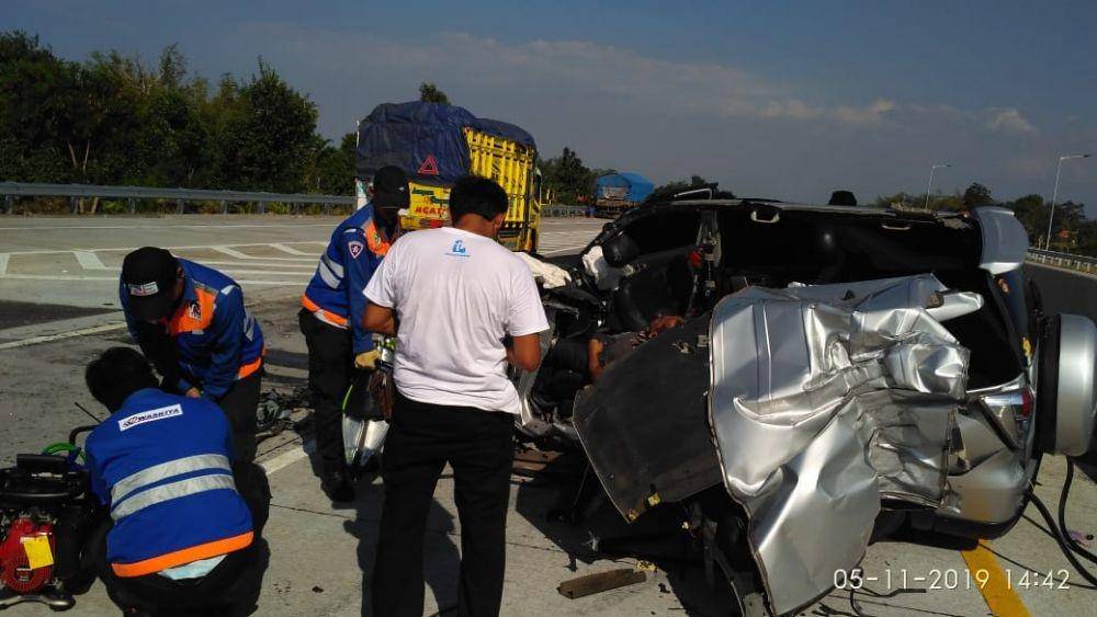 Rombongan Satreskrim Polres Jember kecelakaan di Tol Probolinggo satu anggota meninggal dunia, Selasa (5/11). Dok.IDN Times/Istimewa