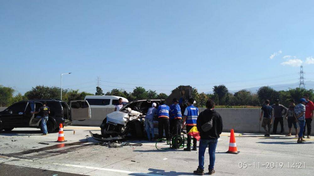 Rombongan Satreskrim Polres Jember kecelakaan di Tol Probolinggo satu anggota meninggal dunia, Selasa (5/11). Dok.IDN Times/Istimewa
