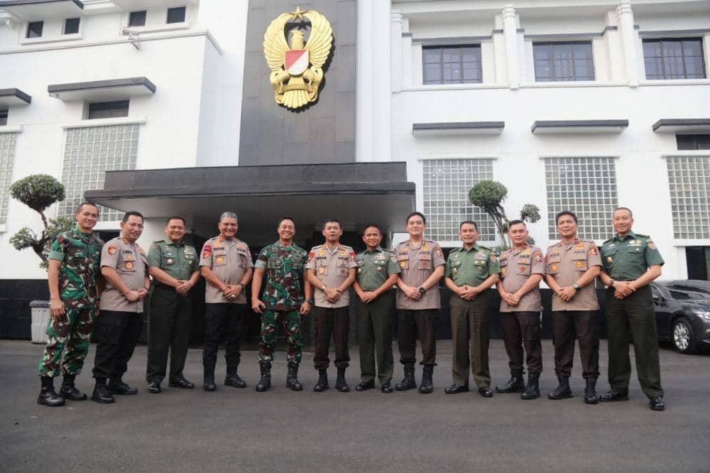 Kapolri Jenderal Polisi Idham Azis dan KSAD Jenderal TNI Andika Perkasa (Dok. Humas Polri)