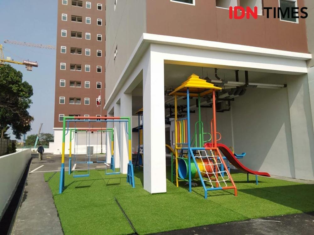 (Fasilitas bermain untuk anak di Rumah DP 0 rupiah di Klapa Village, Jakarta Timur) IDN Times/Dini Suciatiningrum