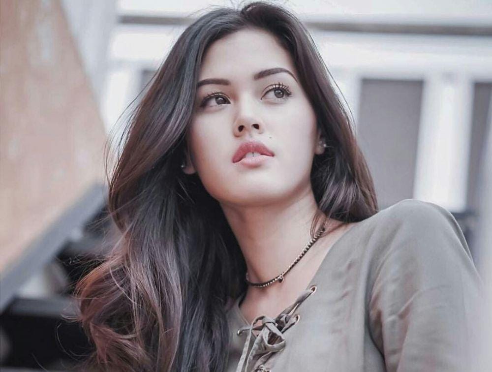 instagram.com/Rebecca Tamara G.