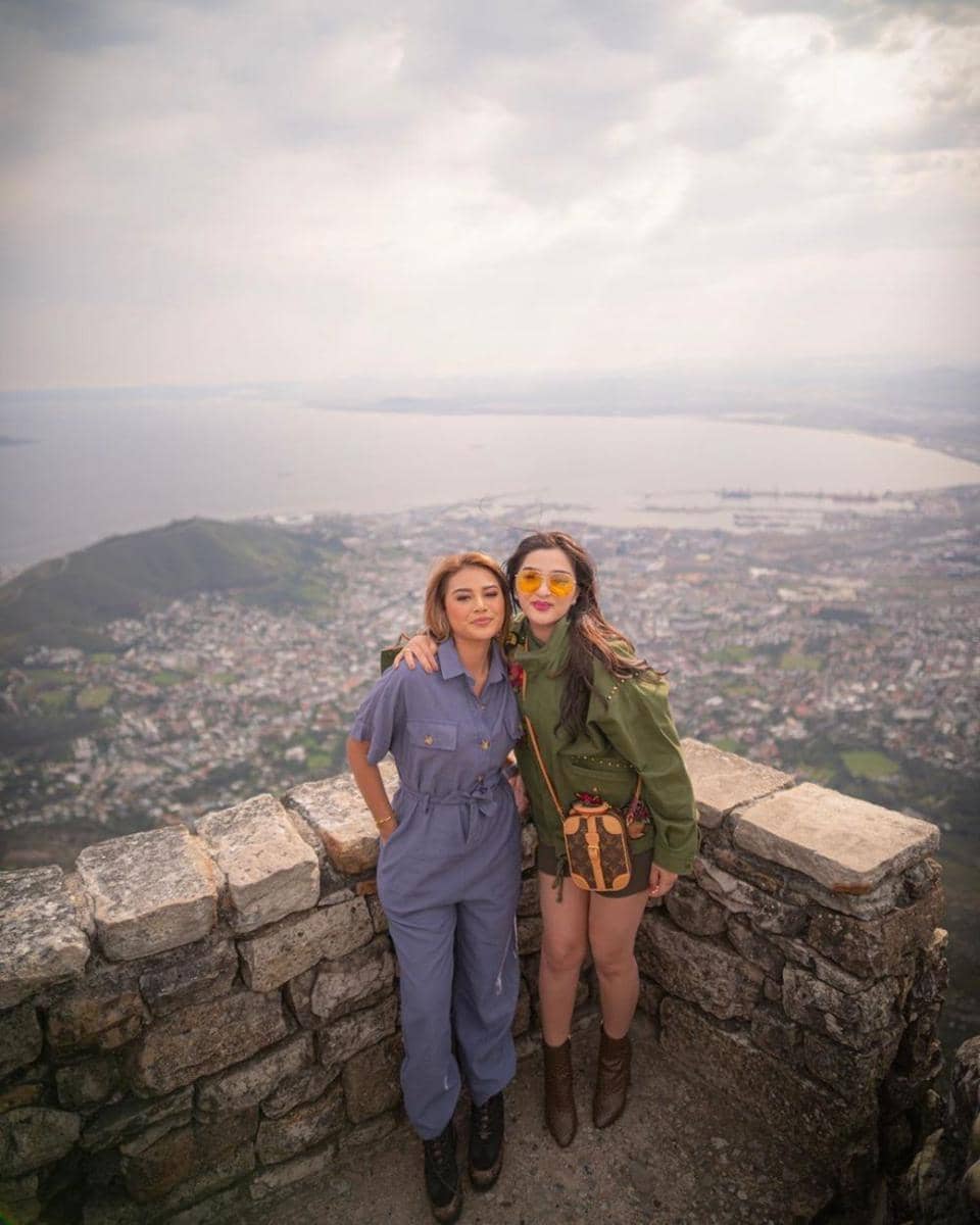 instagram.com/ashanty_ash/