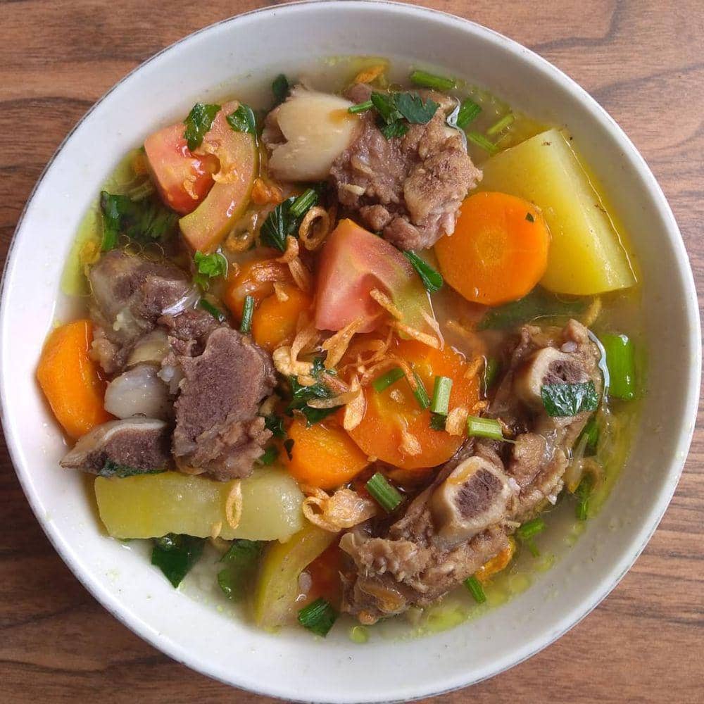 instagram.com/dhini_baihaqie