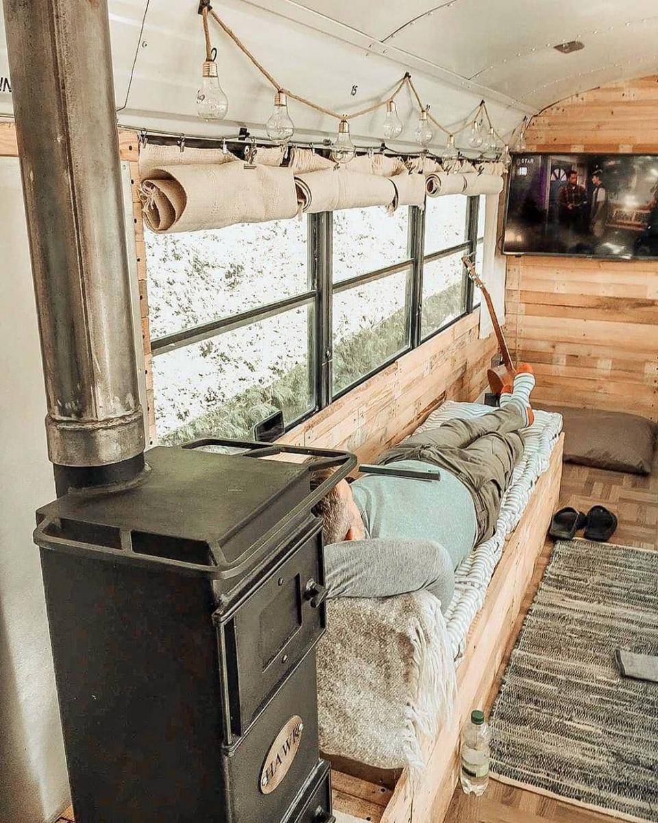 instagram.com/buslifeadventure