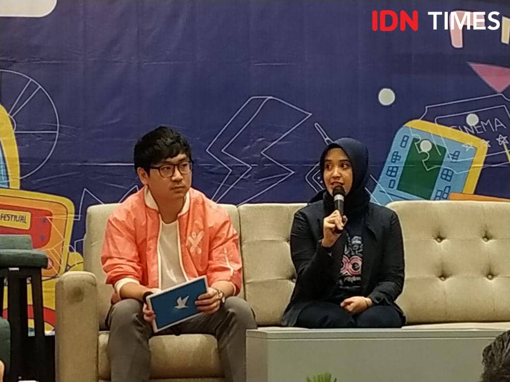 Arinda Mentari Putri selaku Promotor The 90's Festival, Akselerasi Entertainment (kanan) menjelaskan tantangan festival. 6 November 2019. IDN Times/Nadia Umara