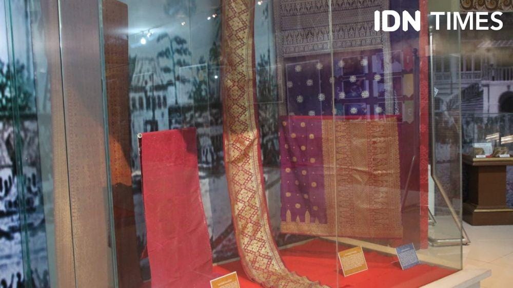Jenis Songket yang ada di Museum Balaputra Dewa Palembang (IDN Times/Feny Maulia Agustin)