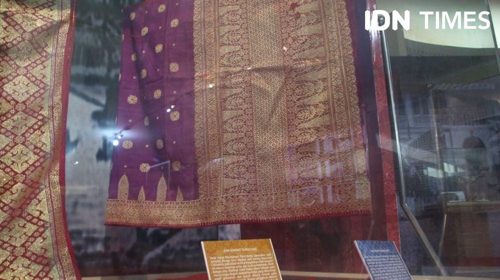Jenis Songket yang ada di Museum Balaputra Dewa Palembang (IDN Times/Feny Maulia Agustin)