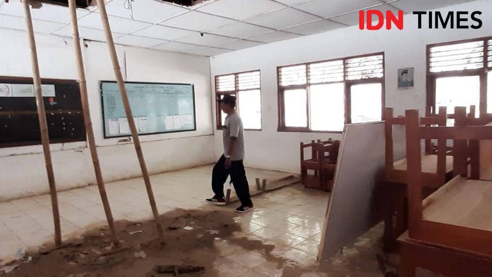Ruang kelas V SD Gedangklutuk, Gunung Kidul terpaksa dikosongkan untuk keamanan siswa. IDN Times/Daruwaskita