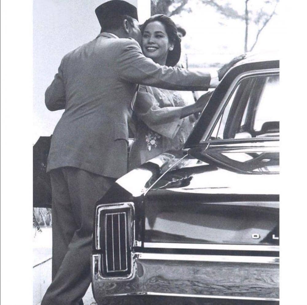 Instagram/dewisukarnoofficial