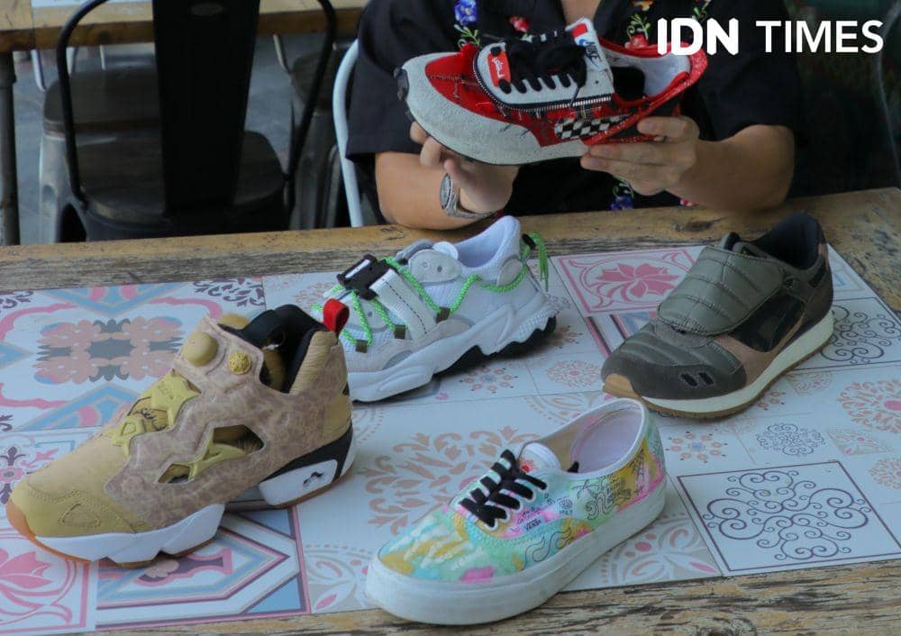 Beragam sepatu brand ternama yang bekerjasama dengan Mark Ong (6/11). IDN TImes/Naufal Al Rahman