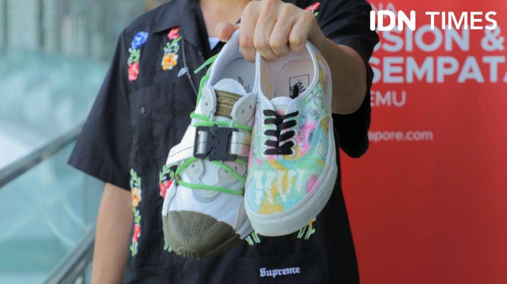 Desain sepatu oleh Mark Ong yang bergaya military dan punk rock (6/11). IDN TImes/Naufal Al Rahman