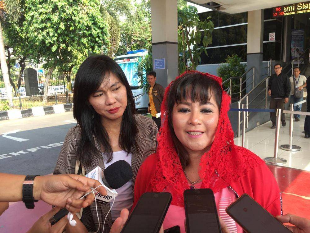 (Politikus PDI Perjuangan Dewi Tanjung <kanan>) Istimewa