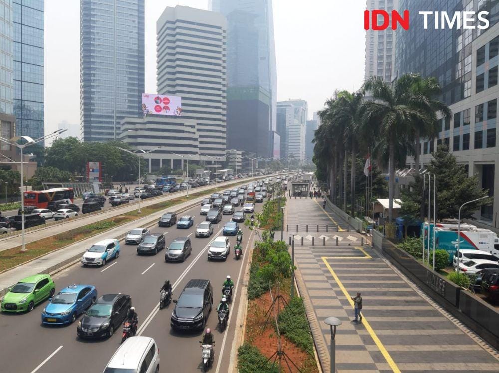 Lalu lintas Jakarta, trotoar Sudirman thamrin (IDN Times/Gregorius Aryodamar P)