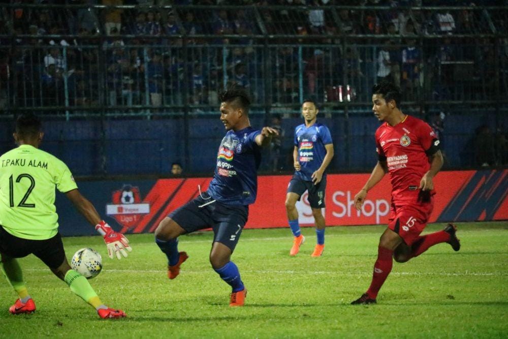 Arema FC saat memghadapi Semen Padang di Stadion Kanjuruhan beberapa waktu lalu. IDN Times/ Alfi Ramadana