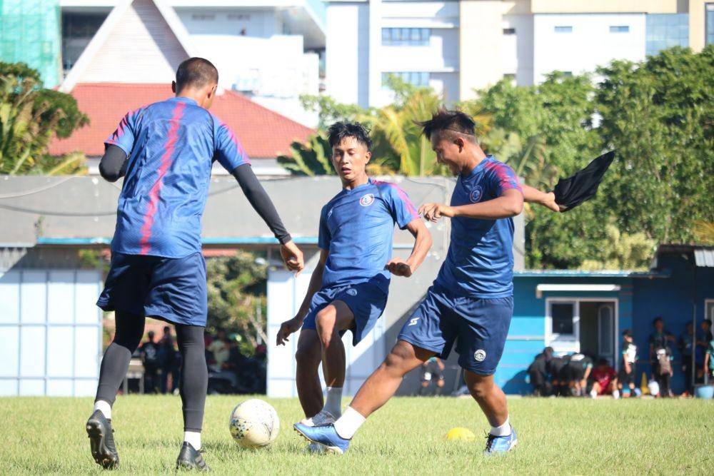 Pemain Arema FC saat berlatih di Stadion UM kota Malang, Rabu (5/11/2019). IDN Times/ Alfi Ramadana