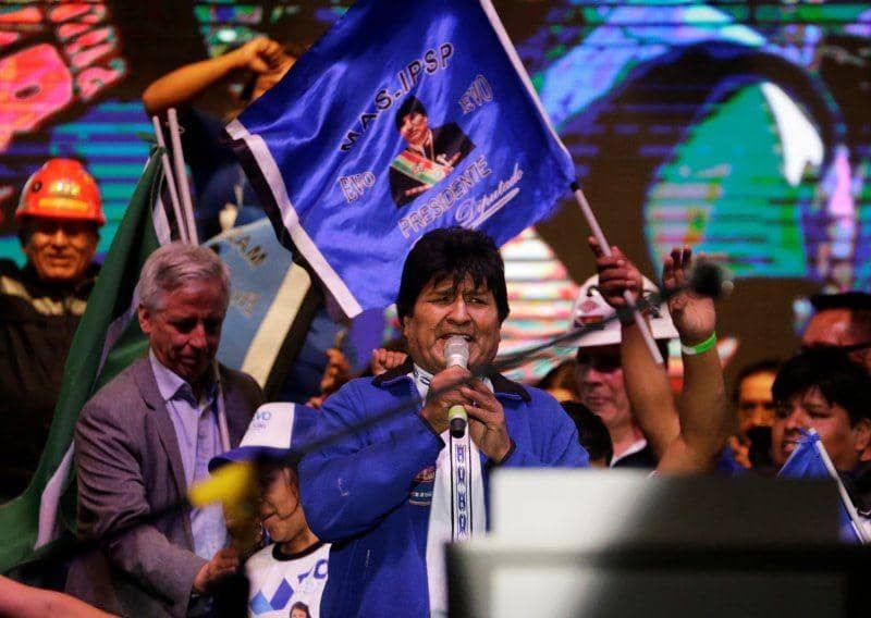 Presiden Bolivia untuk partai Pergerakan untuk Sosialisme (MAS) Evo Morales berbicara saat penutupan reli kampanye di Santa Cruz, Bolivia, pada 15 Oktober 2019. ANTARA FOTO/REUTERS/David Mercado