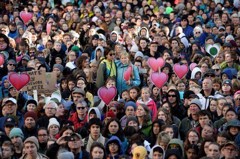 Ribuan orang melakukan demonstrasi perubahan iklim dengan aktivis remaja perubahan iklim Greta Thunberg di Vancouver, British Columbia, Kanada, pada 25 Oktober 2019. ANTARA FOTO/REUTERS/Jennifer Gauthier