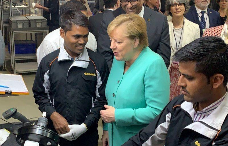 Kanselir Jerman Angela Merkel mengunjungi pabrik Continental Automotive Components India Pvt Ltd di Manesar, negara bagian utara Haryana, India, pada 2 November 2019. ANTARA FOTO/REUTERS/Andreas Rinke