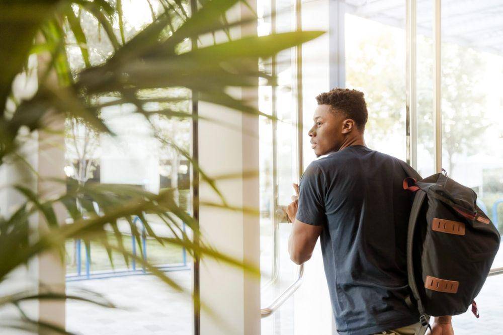 Pexels.com/LinkedIn Sales Navigator