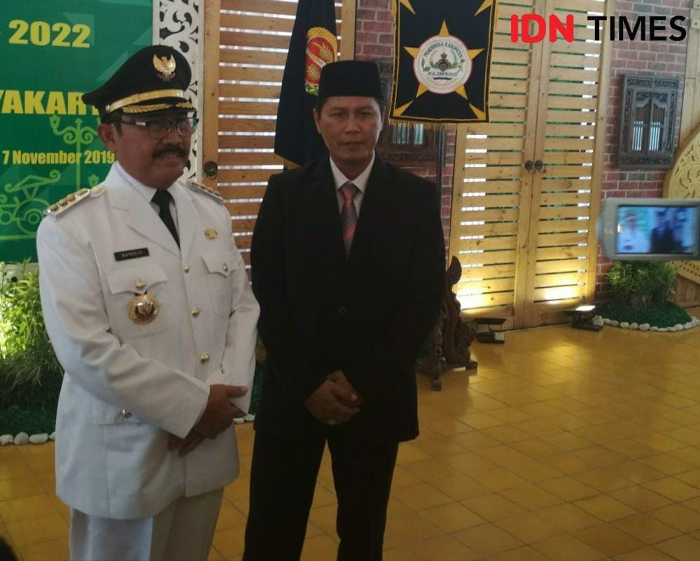Bupati Kulon Progo, Sutedjo setelah pelantikan di Kompleks Kepatihan. IDN Times/febriana sinta