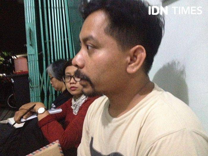 Direktur Eksekutif Walhi DIY, Halik Sandera saat menyampaikanmateri diskusi Mitigasi Bencana Bagi Nelayan dan Masyarakat Pesisir di Pantai Selatan Jawa di Sekretariat AJI Yogyakarta, Rabu, 6 November 2019 malam.IDN Times/Pito Agustin Rudiana