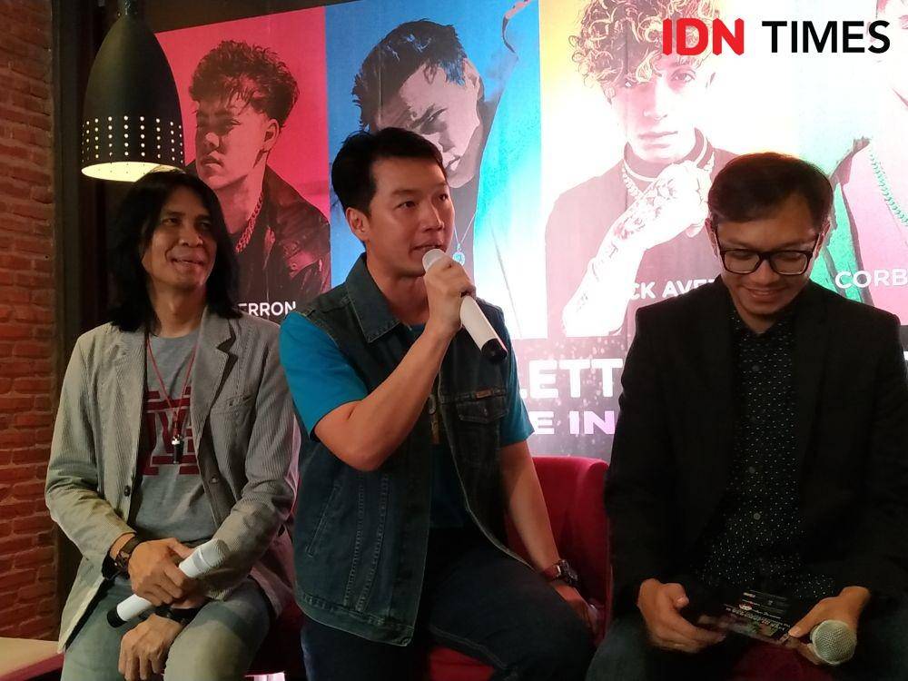David Ananda selaku Managing Director dari Full Color Entertainment (tengah) dalam press conference konser tur Why Don't We. 7 November 2019. IDN Times/Nadia Umara