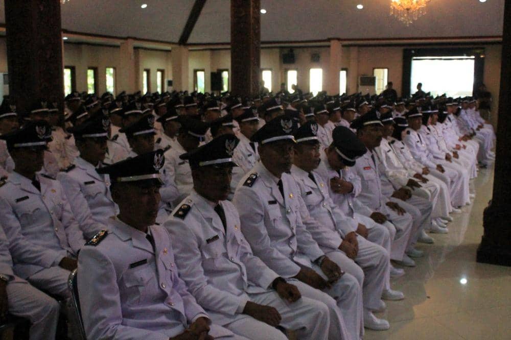 Ratusan kades terpilih dilantik di pendopo Bupati Lamongan. IDN Times/Imron
