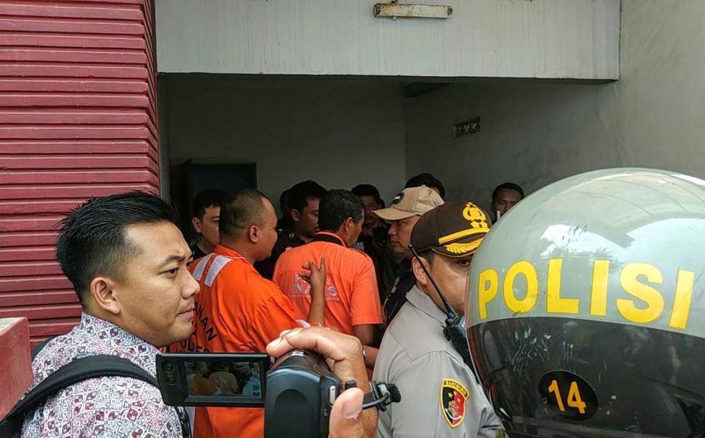 Proses rekonstruksi penganiayaan balita hingga tewas di Perum Tlogowaru Indah, Kamis (7/11/2019). IDN Times/ Alfi Ramadana