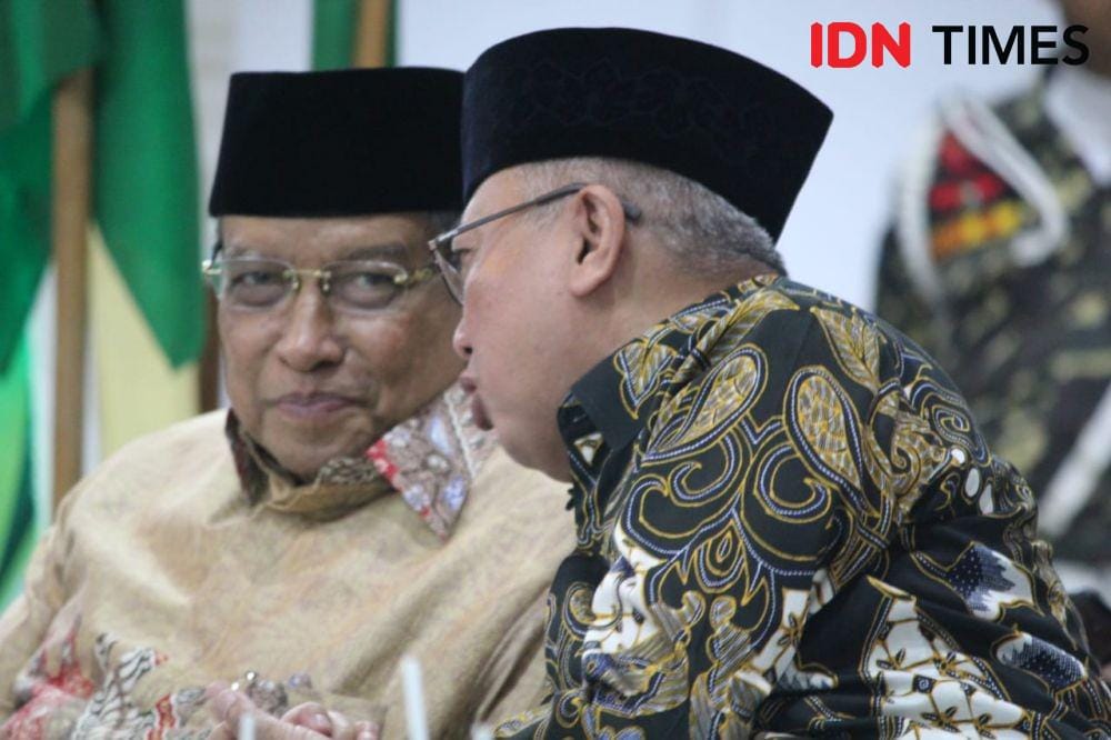 Ketum PBNU Said Aqil Siradj bersama Bupati Bantul Suharsono dalam acara Peringatan Maulid Nabi Muhammad SAW di Pendopo Parasamnya II Pemda Bantul, Kamis malam (7/11). IDN Times/Daruwaskita