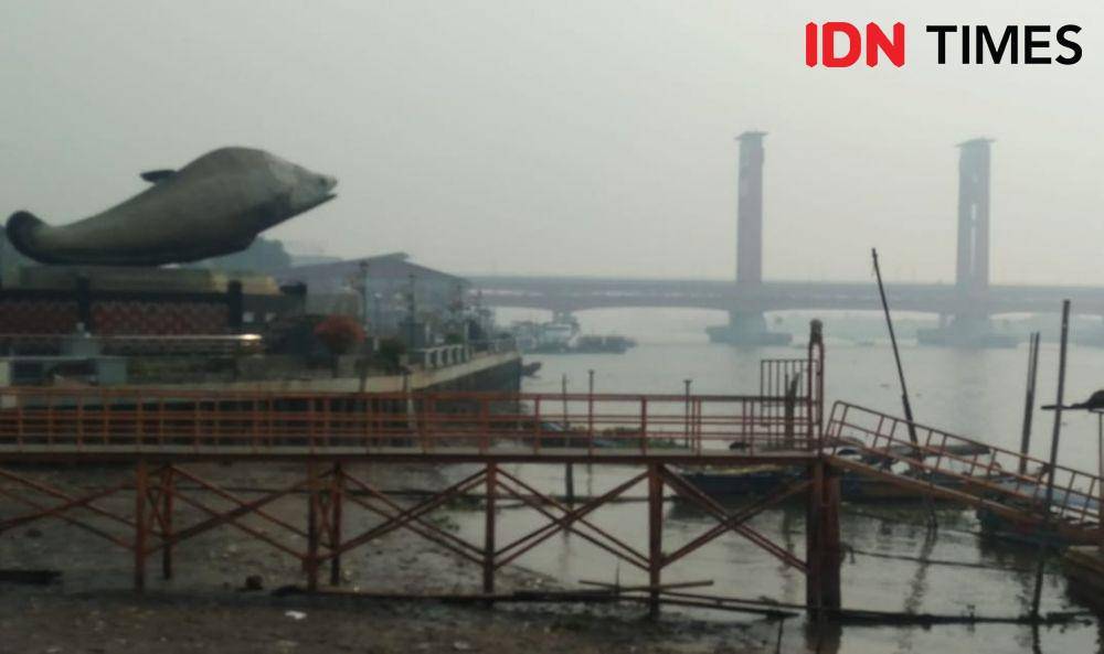 Kabut asap kembali menyelimuti wilayah Kota Palembang (IDN Times/Sidratul Muntaha)