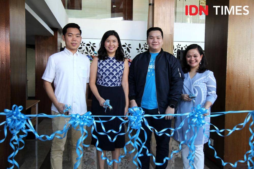 Acara pemotongan pita meresmikan beroperasinya Airy Premier Seminyak, Bali (7/11). IDN Times/Izza Namira