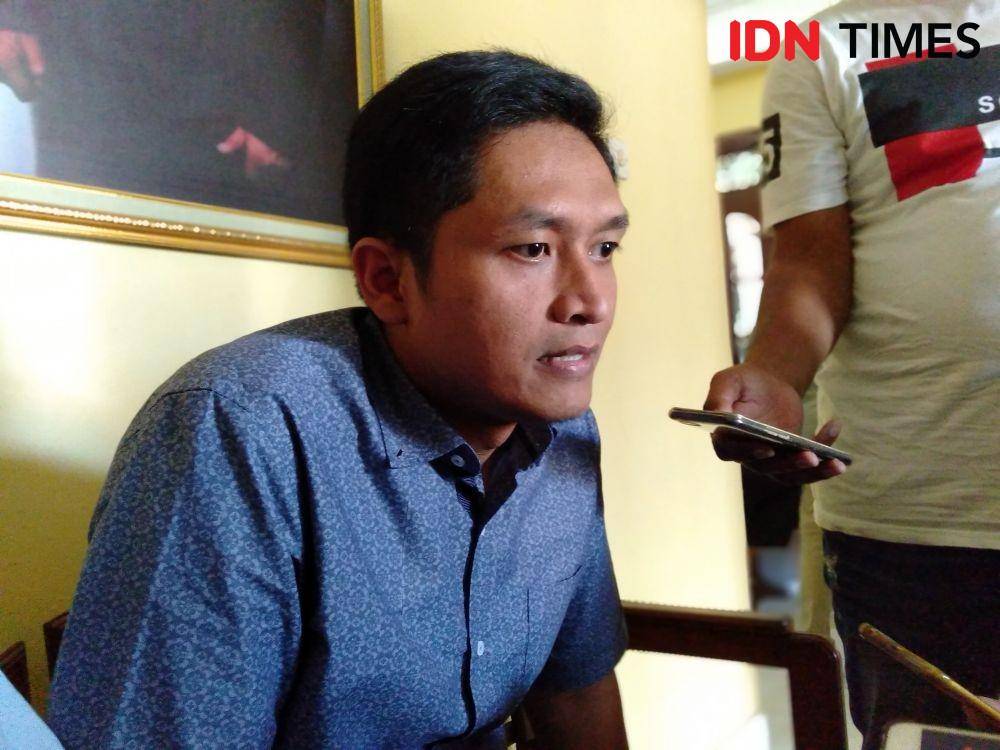 Ketua DPD PAN Bantul Mahmud Ardi Widanto memberi keterangan pers usai mendaftar sebagai bacalon wakil bupati di Kantor DPC Partai Gerindra Bantul, Kamis (7/11). IDN Times/Daruwaskita
