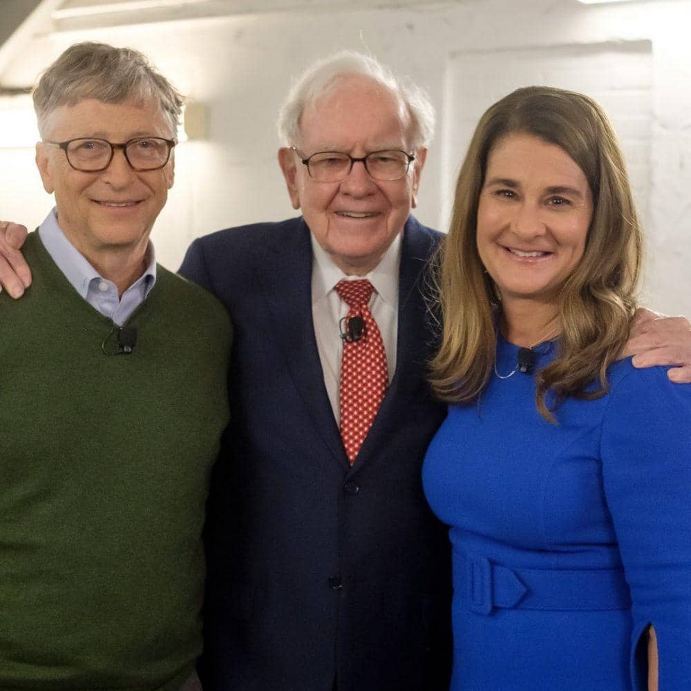 Pendiri Microsoft, Bill Gates, dan istrinya, Melinda Gates, bersama miliarder Amerika Serikat, Warren Buffett. instagram.com/thisisbillgates