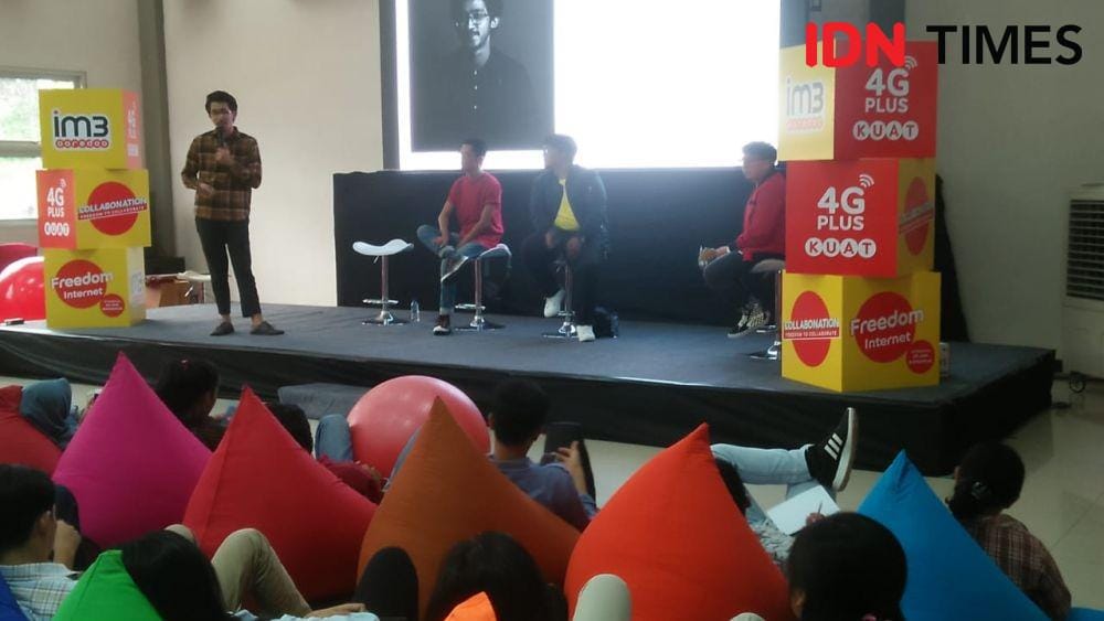 Instagramer, Mada Riyanhadi (depan kiri), memaparkan bagaiman membuat konten digital berkualitas. IDN Times/Surya Aditya