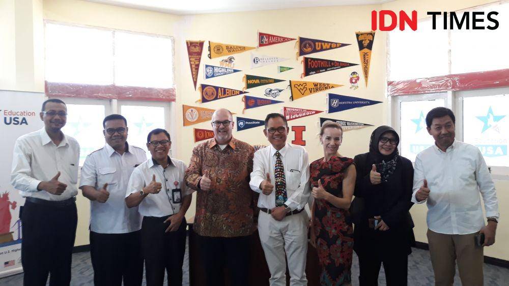 Peresmian EducationUSA baru di American Corner, Perpustakaan Kampus UNAIR B. 8 November 2019. IDN Times/Fajar Laksmita