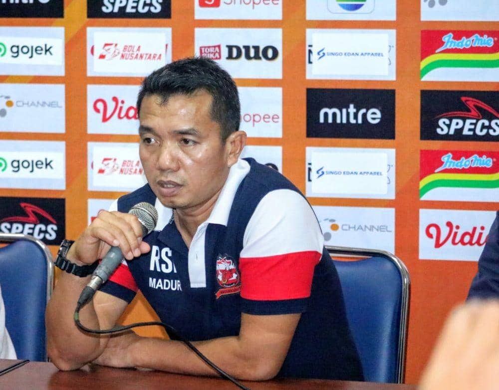 Pelatih Madura United, Rasiman usai laga kontra Arema FC di Stadion Kanjuruhan. IDN Times/ Alfi Ramadana