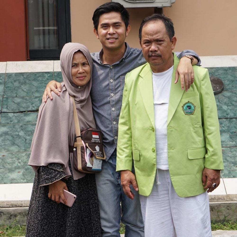 Instagram.com/cakra.khan