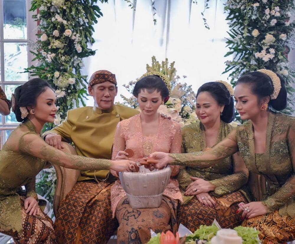 instagram.com/yunishara36