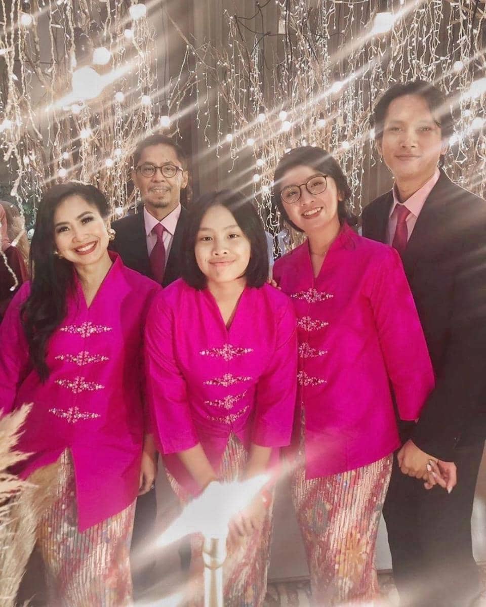 instagram.com/fenirose