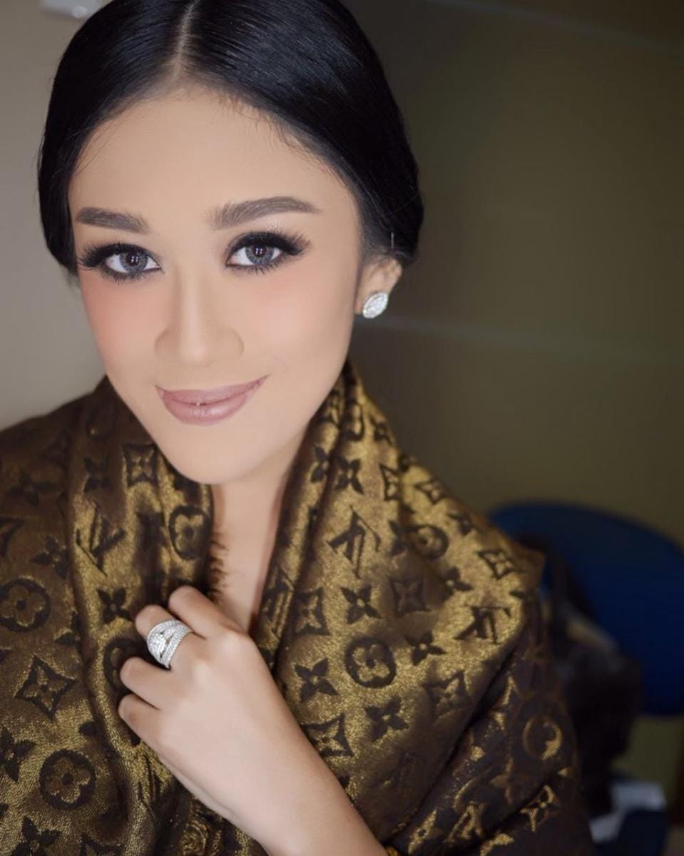 instagram.com/ollinemendeng